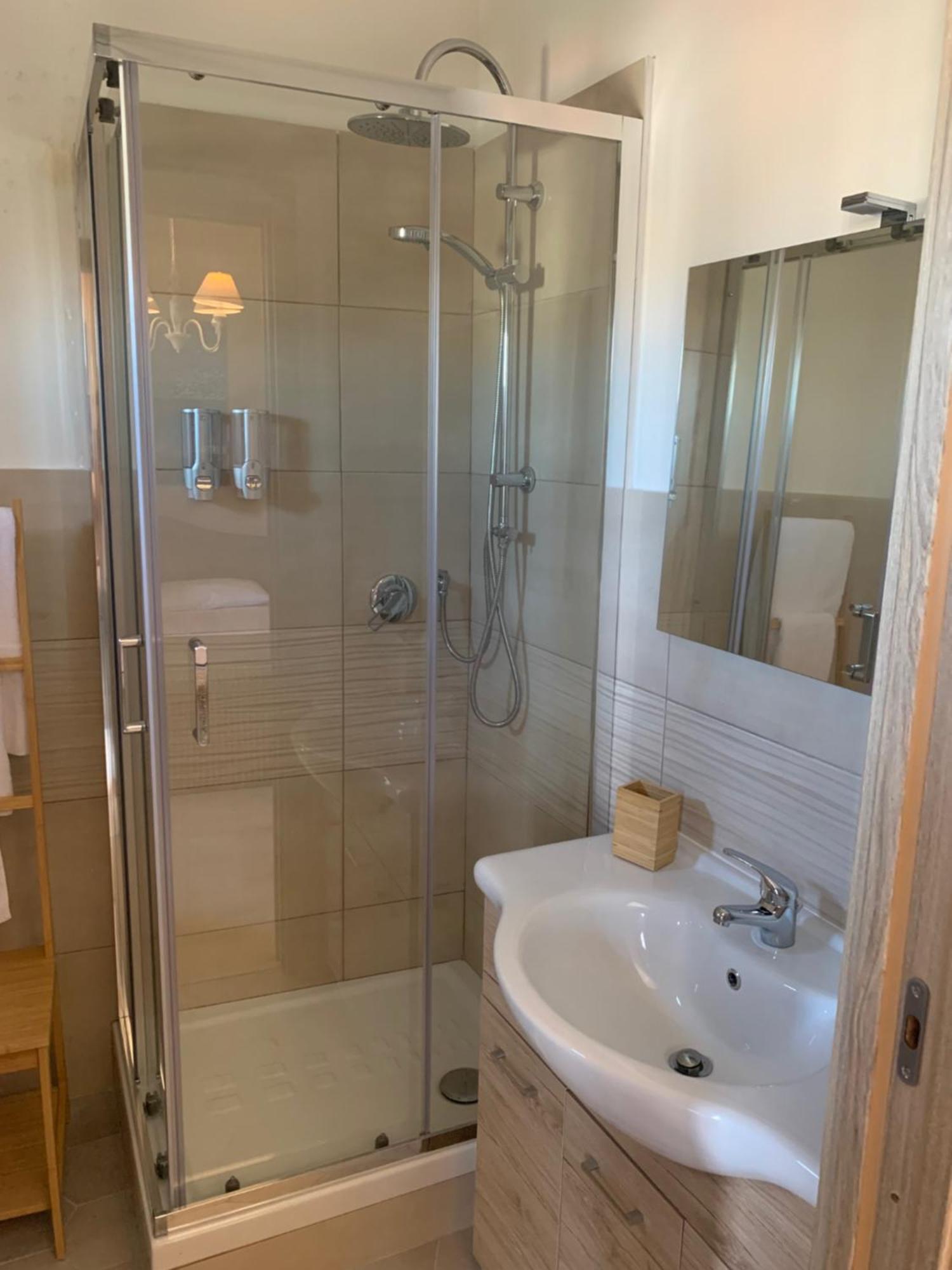 Penthouse Garibaldi Apartment คาตาเนีย ภายนอก รูปภาพ